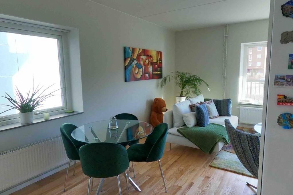 A Private Room in an apartment Göteborg Exteriör bild